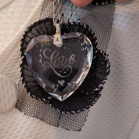 Hallmark Cards Inc Love Heart Glass Pendant Silver Tone Necklace Ship with Box - Picture 5 of 7